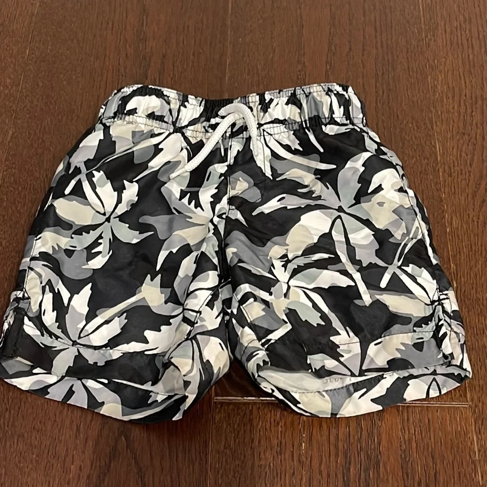 Children’s Place Black Camo Boys Bathing Suit Size XS 4